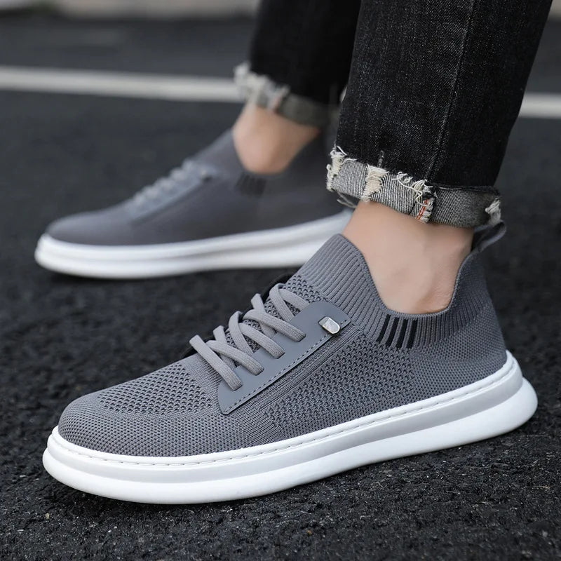 New Men’s Mesh Running Shoes Lightweight Low-Top Sneakers for Summer Soft Sole Slip-On Walking Style Casual Shoes