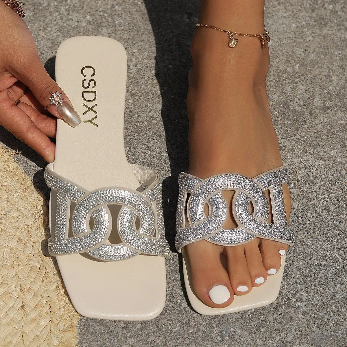 Summer Latest Women’s  Flat Slippers Rhinestone Open Toe Sandals Outdoor Slip on Fashionable Large Size Slippers