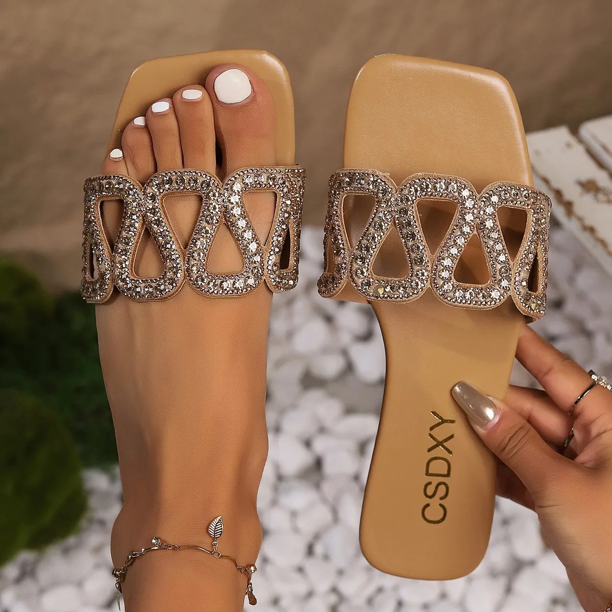 2025 New Summer Women’s Flat Slippers Rhinestone Open Toe Fashionable Sandals Outdoor Slip on Large Size Slippers