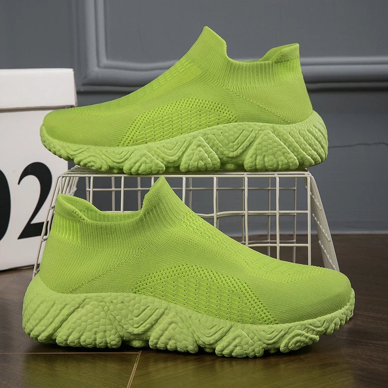 Men’s Running Shoes Lightweight Comfortable Soft Sole Breathable Mesh Upper Non-Slip Durable Perfect for Walking Style