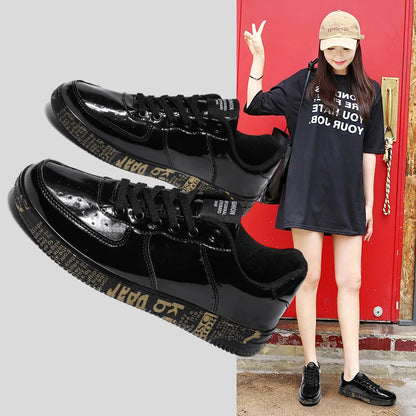 Fashionable Unisex Glossy Sports Shoes – Classic Walking Style Men’s Casual Footwear