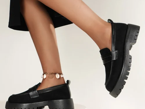 Monthly Sales 100,000 Pairs of Comfortable Thick Sole Loafers Ladies Leather Loafers PU Insole Suitable for Daily Work