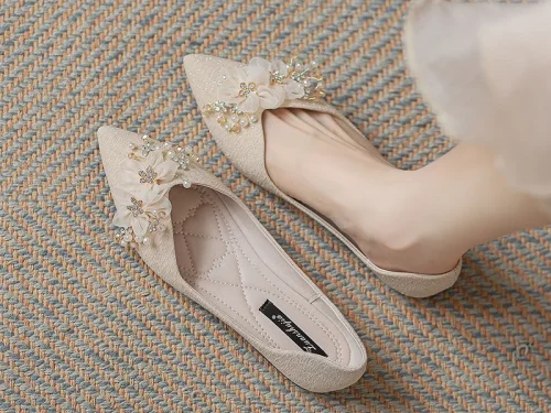 2025 New Women's Low Heel Flat Shoes - Elegant Pearl and Rhinestone Slip-On Loafers for Autumn, High Quality, Affordable Fashion