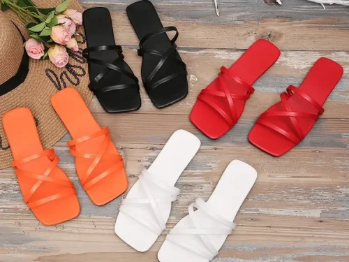 2025 New Women's Flat Slippers Multi Color Strap Flat Toe Post Large Size Direct Sales Casual Sandals Beach Shoes