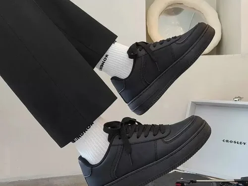 2025 Men's Sneakers Classic Simple Fashion Trendy Casual Sports Shoes All Black Sneakers Lightweight Comfortable Shoes for Men