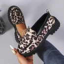 Monthly Sales 100,000 Pairs of Comfortable Thick Sole Loafers Ladies Leather Loafers PU Insole Suitable for Daily Work